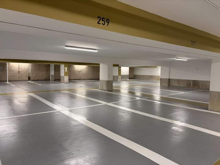 Marquage de sol et de route