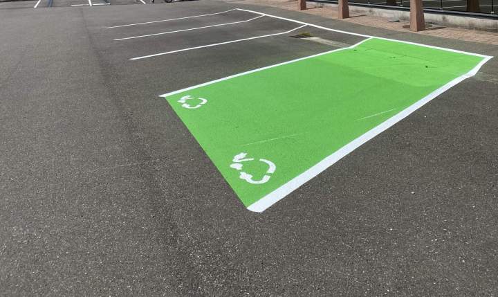 Marquage de sol et de route